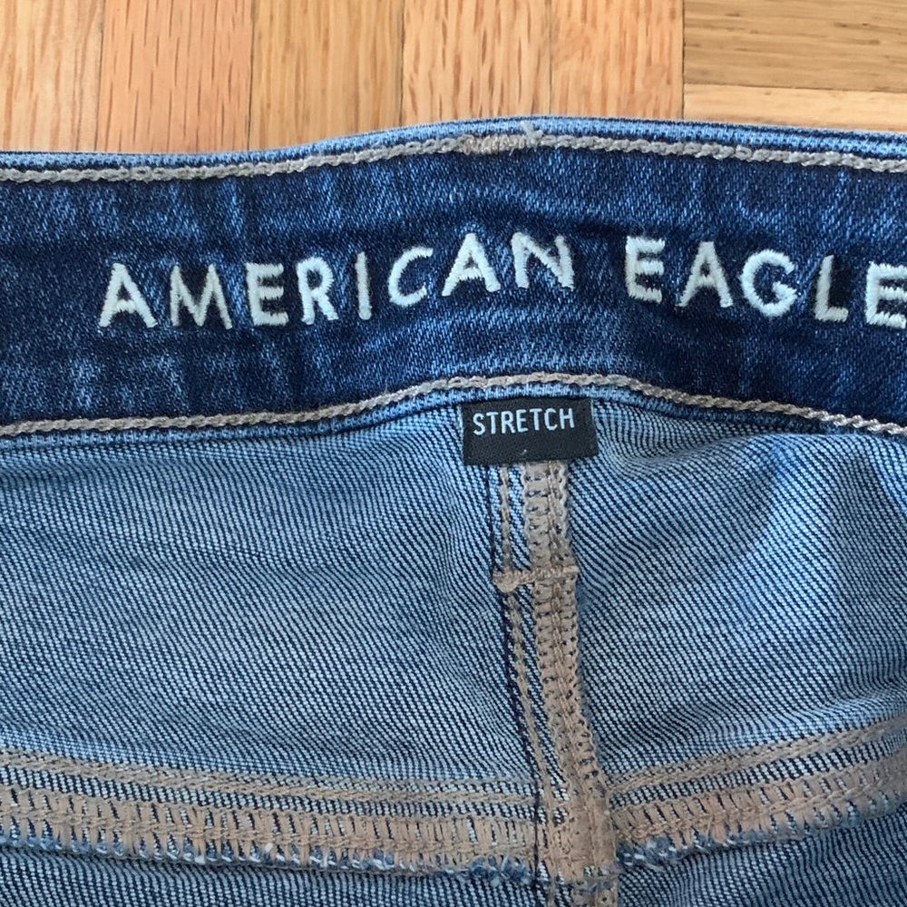 American Eagle Frayed Hem Denim Shorts - Women’s Size 2 - Picture 5 of 7